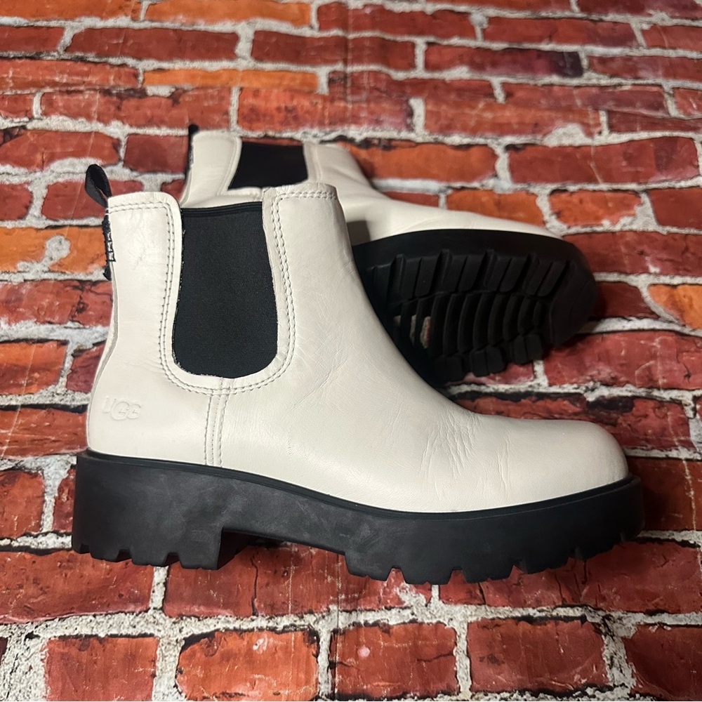 UGG Jasmine Markstrum White Boots - Picture 1 of 6